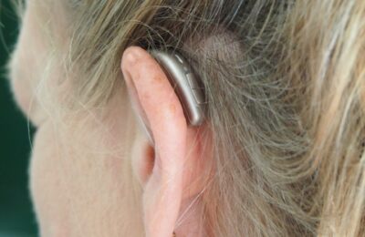 Hvordan man bruger høreapparater med mobiltelefoner